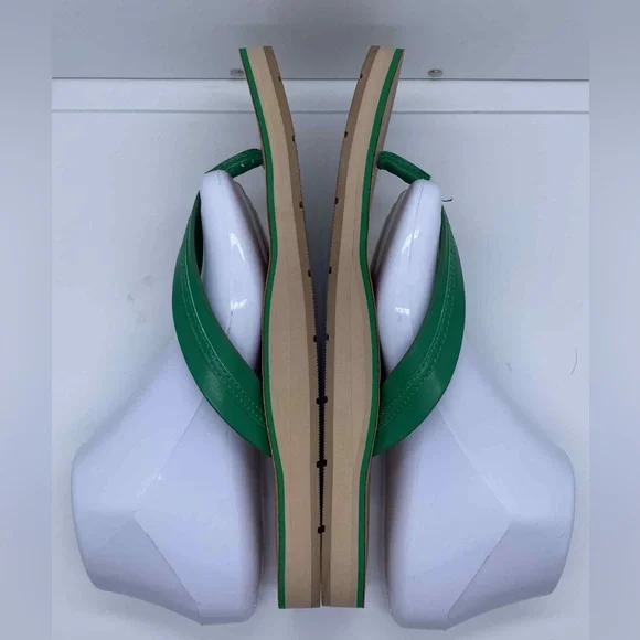 Kelly & Katie Briar Green Sandals with Buckle Detail Size 8.5 - Picture 4 of 8